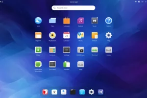 Fedora Linux обзор — рабочий стол GNOME с открытым центром приложений и терминалом